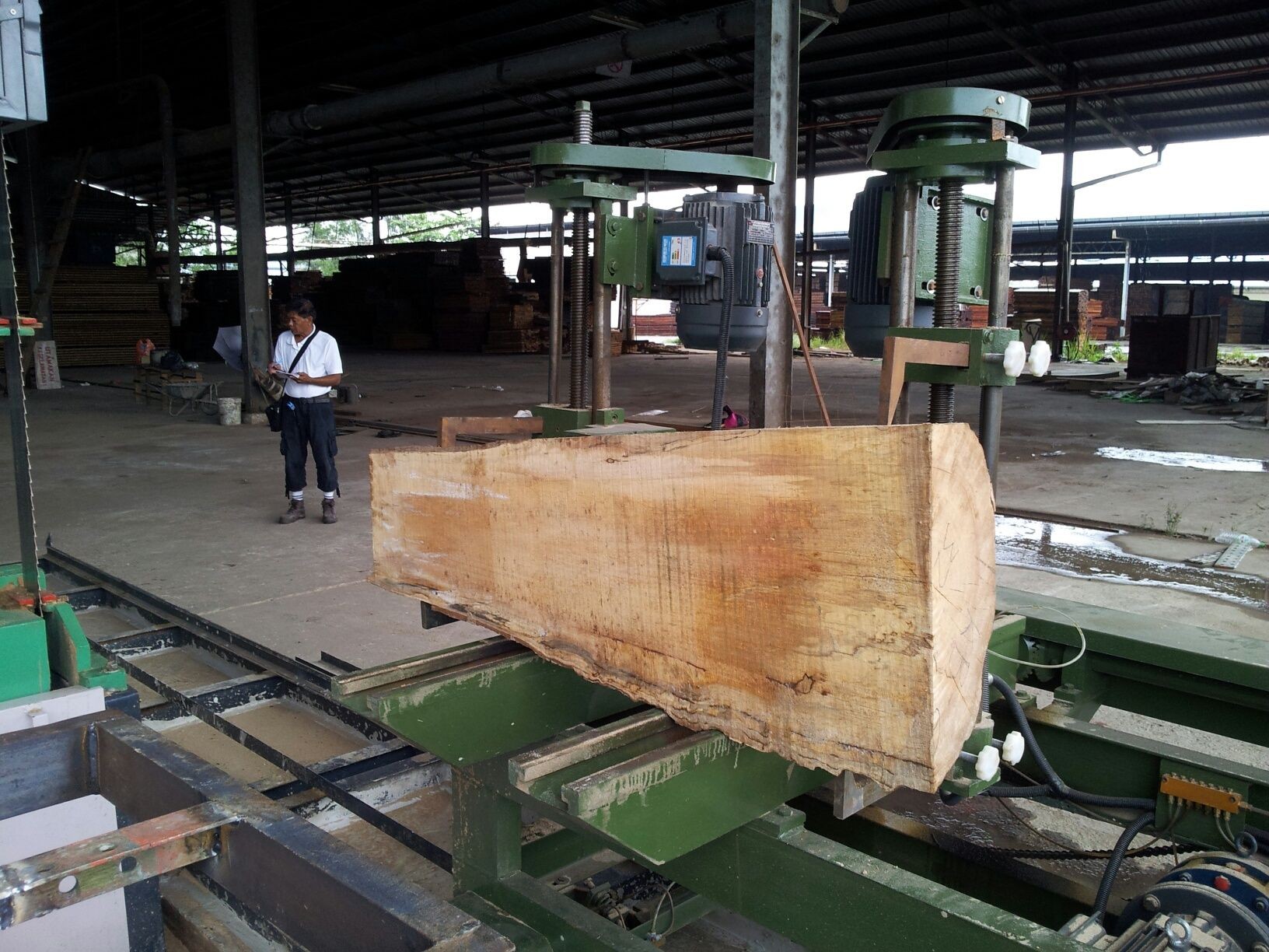 出口馬來西亞數(shù)控跑車帶鋸機(jī)